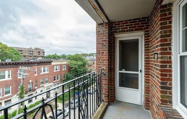 48 STRATHMORE RD