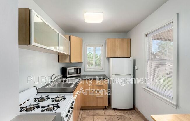 912 E MONTEBELLO AVE