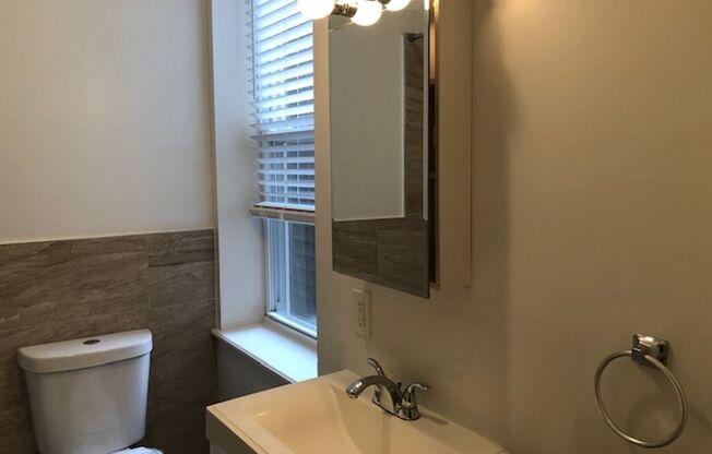 2 beds, 1 bath, $1,399, Unit 4045 - 3