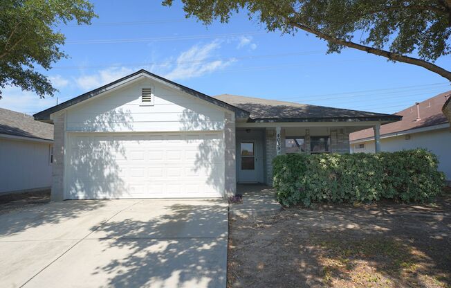 Great 3/2 Single Story Home Now Available in Escondido Creek (Converse)!