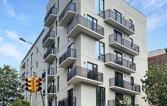 Studio, 1 bath, $2,450, Unit 6B