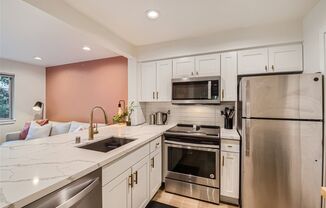 Available August 1st >> Stunning 1BR/1BA Condo for Rent! Parking Garage + W/S/G Included!!