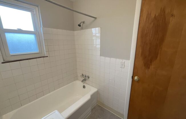 Studio, 1 bath, $699, Unit Unit 10