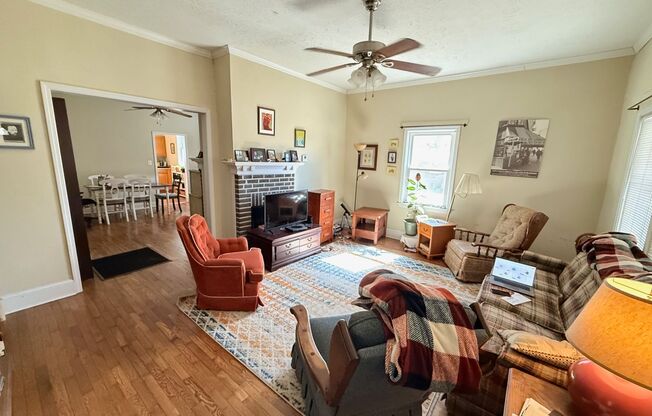 Cozy 2 Bed, 1.5 Bath Home off Whitehead Circle