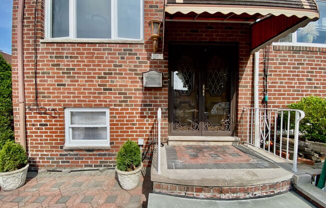 PACKER PARK 3 Bedroom/2 Bath CORNER HOME -an URBAN OASIS in the heart of SOUTH PHILADELPHIA!