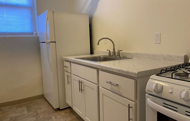 1 bed, 1 bath, 500 sqft, $915, Unit 23A