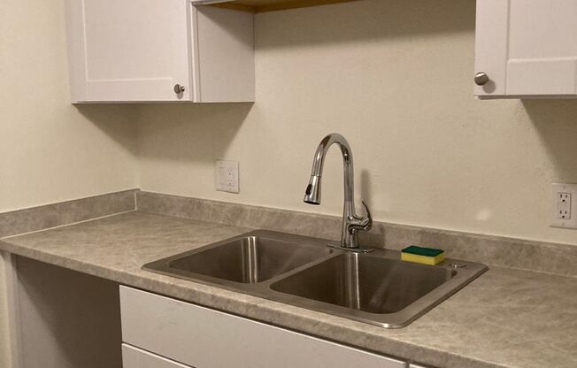 2 beds, 1.5 baths, $1,050, Unit # 144