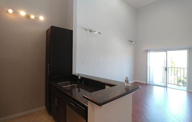 2 beds, 1 bath, 925 sqft, $2,850, Unit 307
