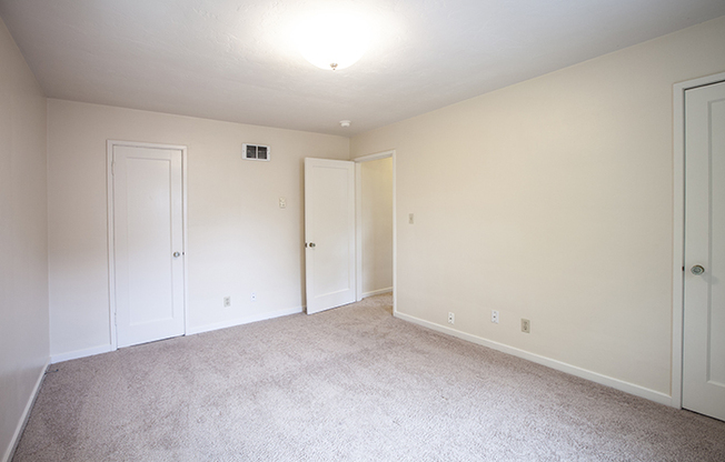 2 beds, 1 bath, $1,900