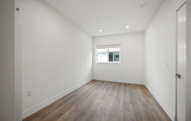 3 beds, 3 baths, 938 sqft, $3,441, Unit 208