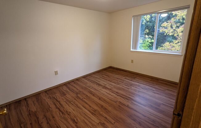 2 beds, 1 bath, 750 sqft, $1,395, Unit 33