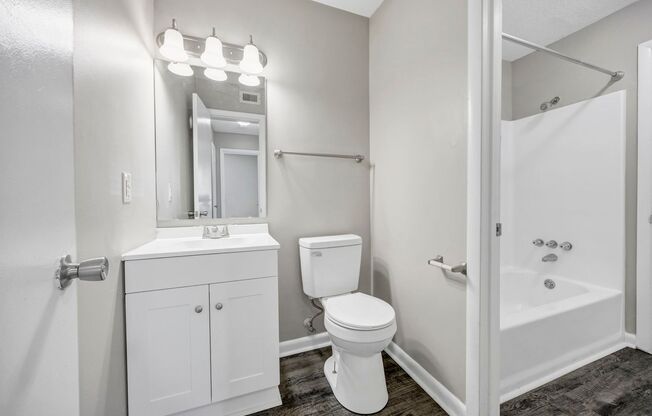 2 beds, 1.5 baths, 850 sqft, $1,095, Unit E15