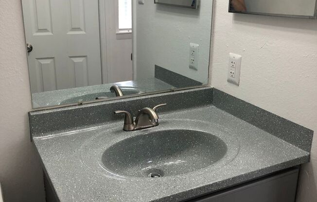 Studio, 1 bath, 393 sqft, $925, Unit 219