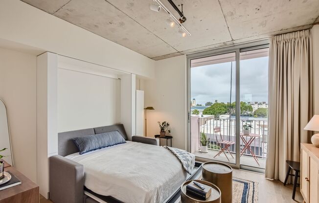 Studio, 1 bath, 300 sqft, $1,950, Unit Apt 704