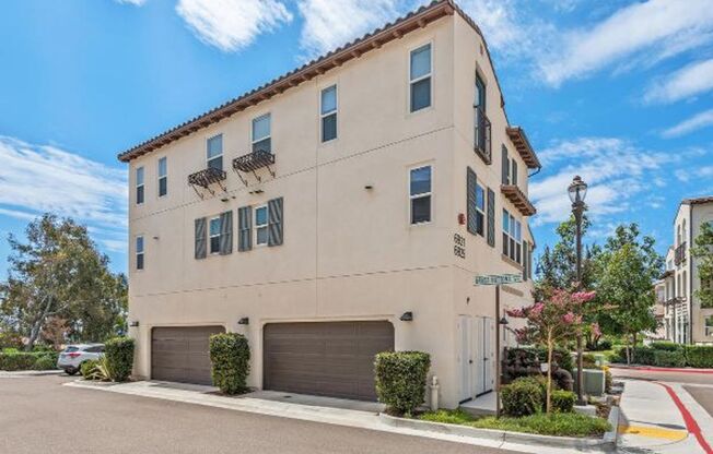 Beautiful 3B/3.5BA Townhouse in Carlsbad w/ AC, Attached Garage, & Pool!