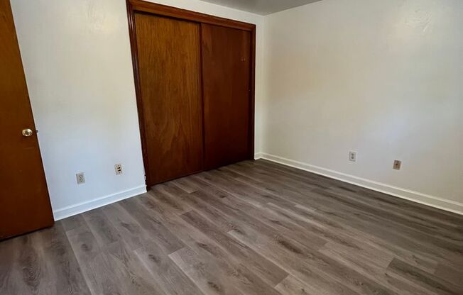 2 beds, 1 bath, 903 sqft, $1,140, Unit P-3