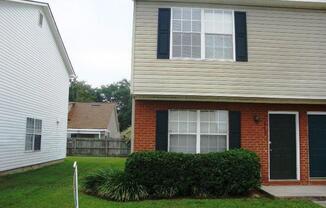 CUTE 2BR/2.5BA town house close to everything!
