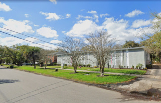 Spacious 1 Bed/ 1 Bath in Riverside - 1ST FLOOR ** Washer/Dryer & Water Included! **