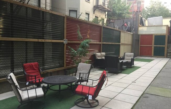 305 W 150 ST
