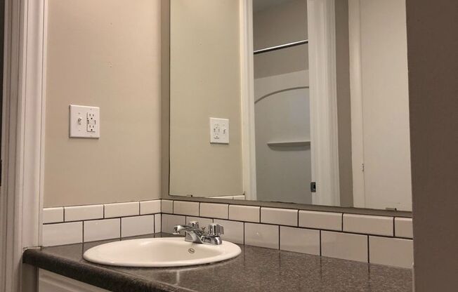 1 bed, 1 bath, 775 sqft, $1,300, Unit 1605E