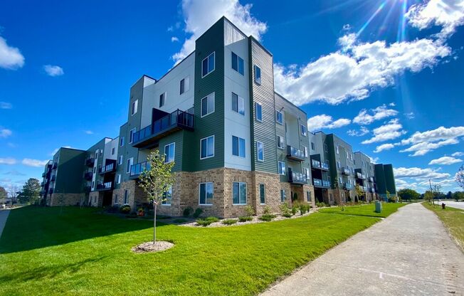 3 beds, 2 baths, 1,475 sqft, $2,250, Unit 4958-211