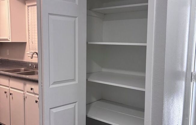 2 beds, 1 bath, 873 sqft, $1,120, Unit 02-0202