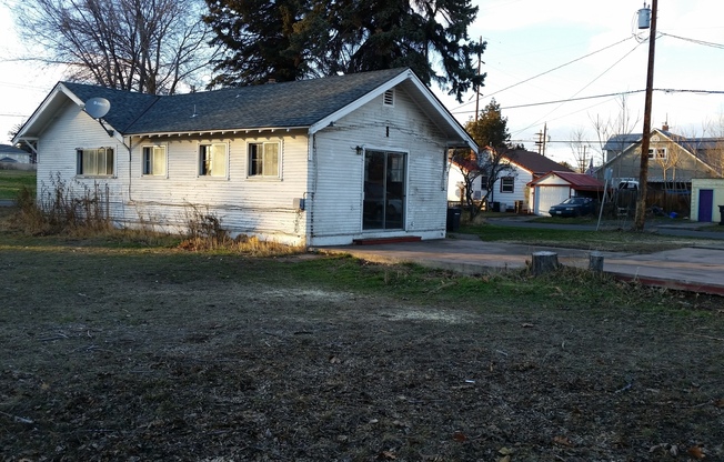 Large 3 br near YVCC