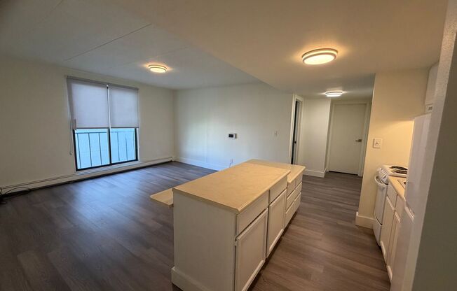 2 beds, 1.5 baths, 950 sqft, $1,395, Unit 268E