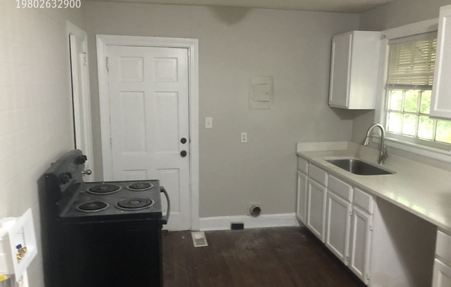 1121 MONA DR