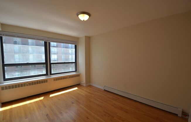 1 bed, 1 bath, 700 sqft, $1,950, Unit 418-1201