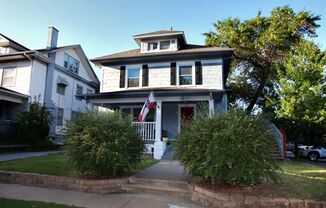 3321 E Victor Pl