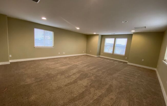 Airway Heights 3 Bed 2.5 bath + Large Rec Room Single Family Home. Available Now!