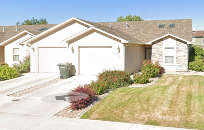 3 bed 2 bath townhome!