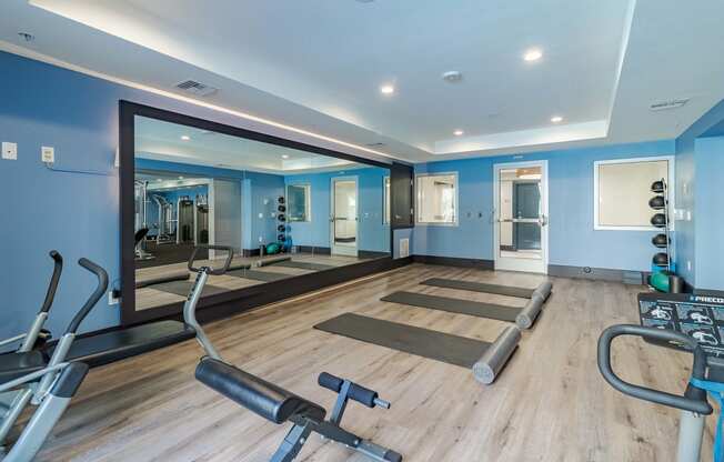 the gym at the preserve at polk apartments