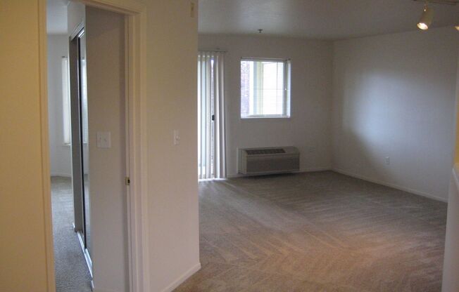 2 beds, 2 baths, 1,100 sqft, $1,695, Unit 9