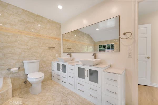 21631 MULHOLLAND DR