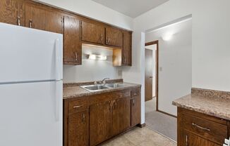 2 beds, 1 bath, $1,100, Unit 308