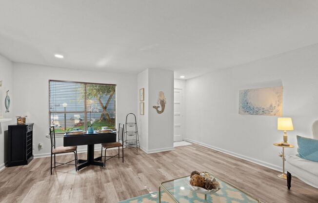 1 bed, 1 bath, 595 sqft, $1,100, Unit #126