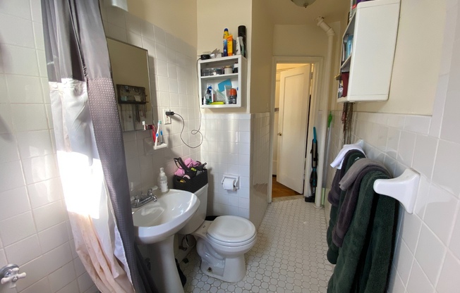 Studio, 1 bath, $2,600, Unit 2B