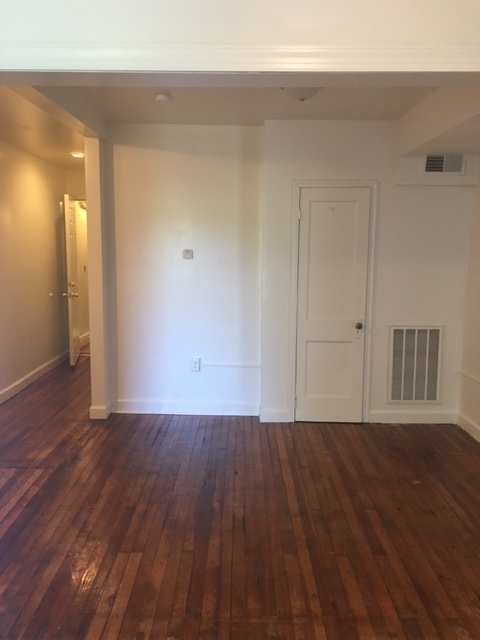 1 bed, 1 bath, $810, Unit Apt 2