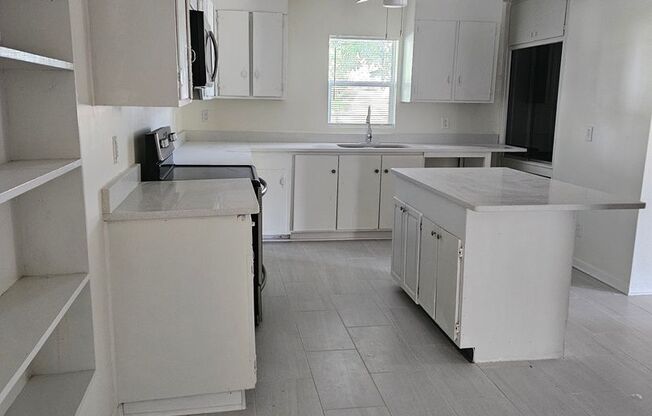 Spacious and newly renovated near Mercer University.