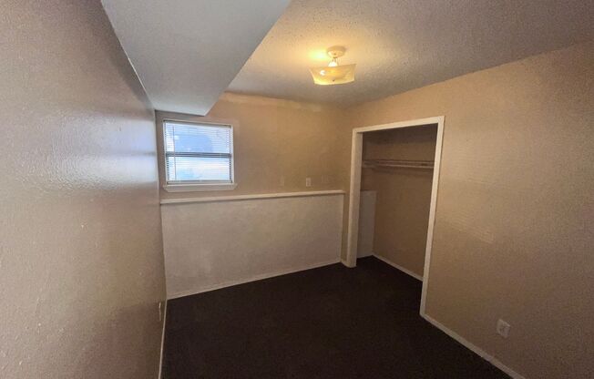 3 beds, 2 baths, $1,050, Unit A