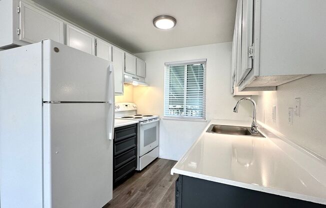 2 beds, 1 bath, 886 sqft, $1,575, Unit 117