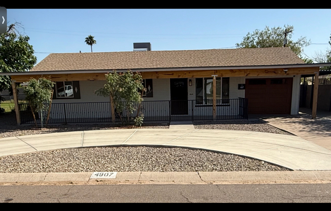 4907 E PALM LN