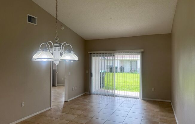 3/2 Villa Located in Desirable S. Orlando Meadow Woods.