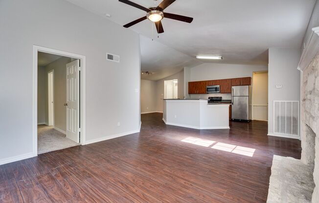 2 beds, 2 baths, $1,650, Unit Unit 213