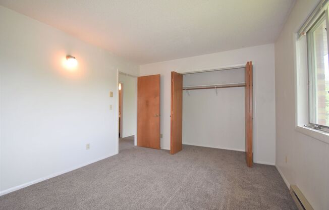 2 beds, 1 bath, $1,700, Unit 66