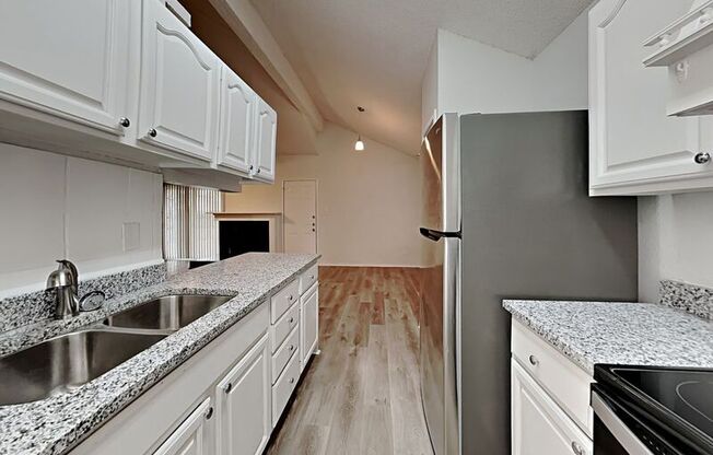 1547 HUNTERWOOD DR