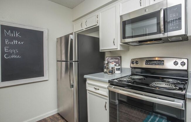 2 beds, 1 bath, 900 sqft, $1,610, Unit 17-056