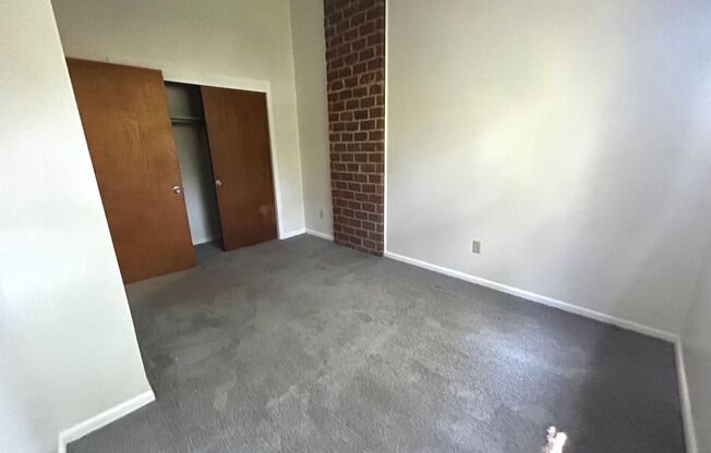 2 beds, 1 bath, $1,150, Unit E